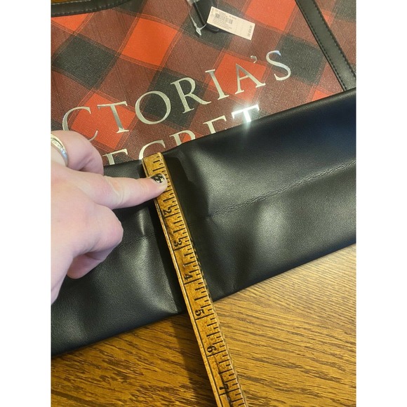 New Victoria’s Secret Black Friday 2021 Weekender Tote Bag in Black & Red Check - Picture 8 of 8